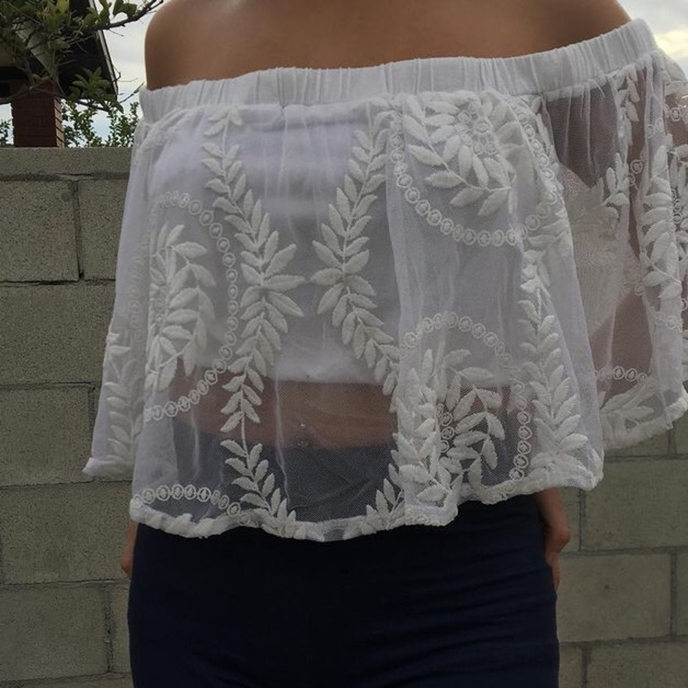 Off shoulder crop